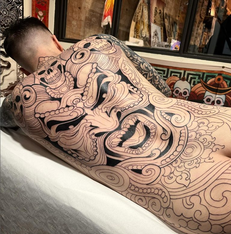 "Unleash Your Inner Artistry With Melow Perez: Barcelona'S Leading Tattoo Artist For Exquisite Blackwork, Ornamental, And Oriental Styles".