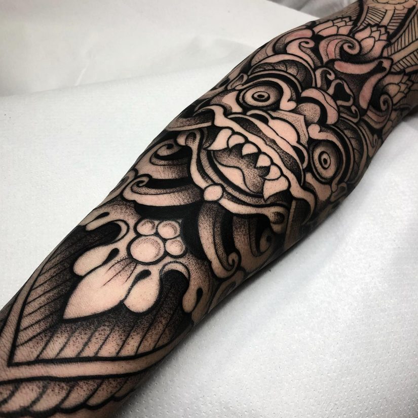 "Unleash Your Inner Artistry With Melow Perez: Barcelona'S Leading Tattoo Artist For Exquisite Blackwork, Ornamental, And Oriental Styles".