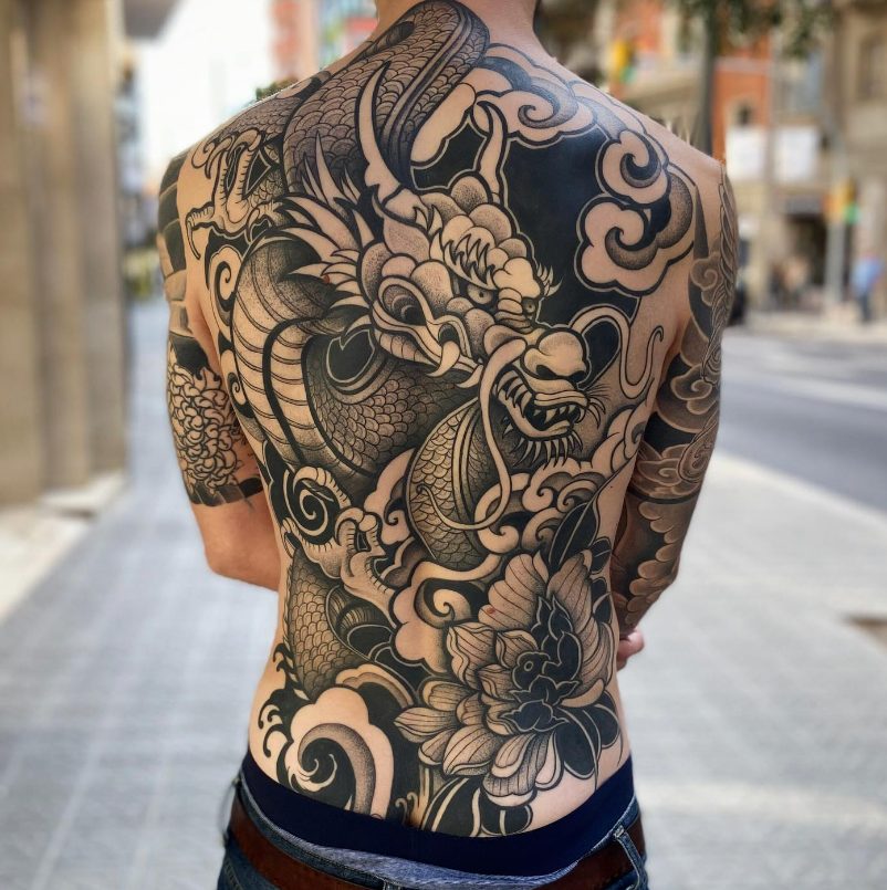 "Unleash Your Inner Artistry With Melow Perez: Barcelona'S Leading Tattoo Artist For Exquisite Blackwork, Ornamental, And Oriental Styles".