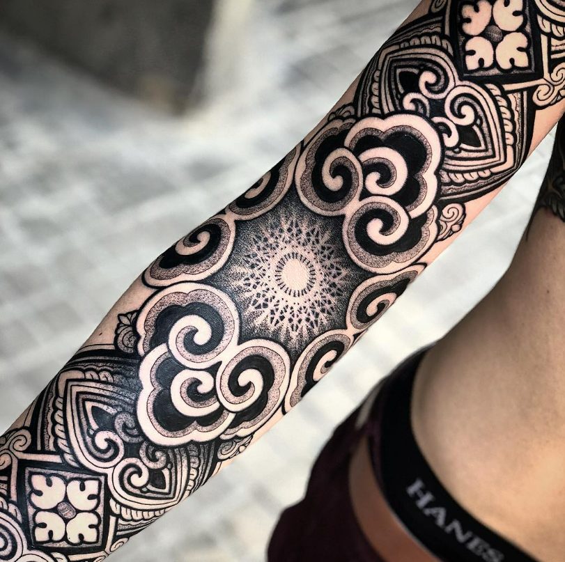 "Unleash Your Inner Artistry With Melow Perez: Barcelona'S Leading Tattoo Artist For Exquisite Blackwork, Ornamental, And Oriental Styles".