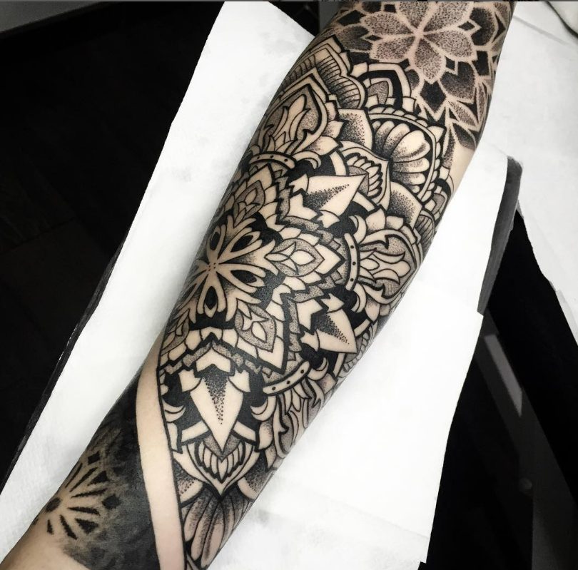 "Unleash Your Inner Artistry With Melow Perez: Barcelona'S Leading Tattoo Artist For Exquisite Blackwork, Ornamental, And Oriental Styles".