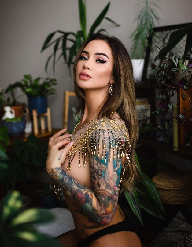 JessicaWilde: Redefining Beauty and Challenging Stereotypes as a Bold and Inspiring Tattoo Model.