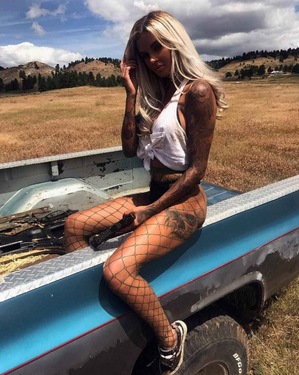 Unleashing the Artistry: Lauren Houldsworth's Bold and Captivating Journey as a Tattoo Model and Influencer.