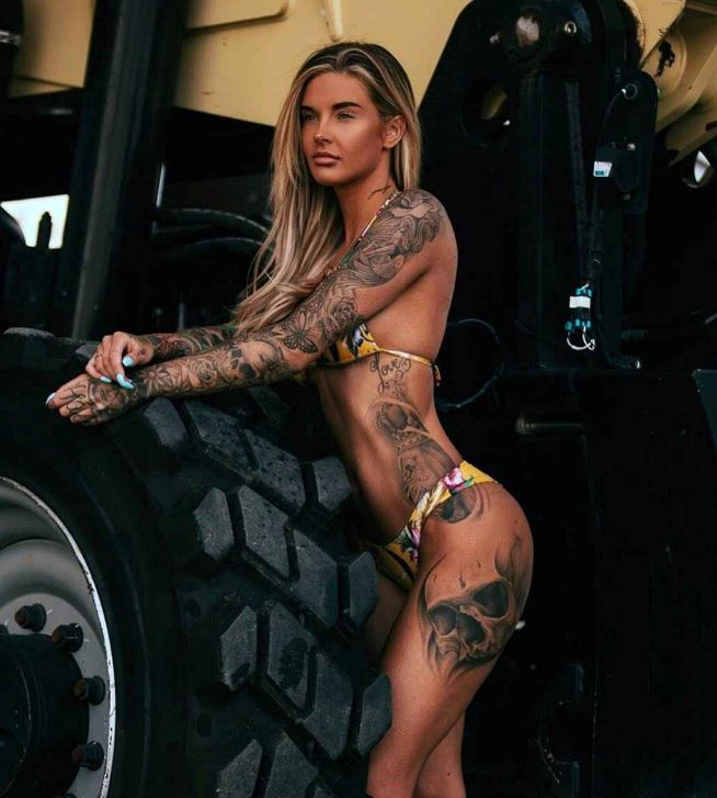 Unleashing the Artistry: Lauren Houldsworth's Bold and Captivating Journey as a Tattoo Model and Influencer.