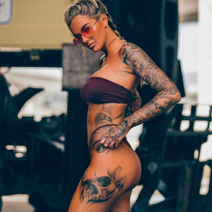 Unleashing the Artistry: Lauren Houldsworth's Bold and Captivating Journey as a Tattoo Model and Influencer.