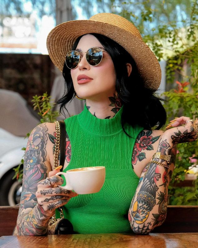 Annɑ Meliani: The Tattooed Model Redefining Beauty Standards in Fashion - mysteriousevent.com