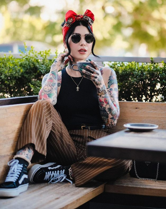 Annɑ Meliani: The Tattooed Model Redefining Beauty Standards in Fashion - mysteriousevent.com