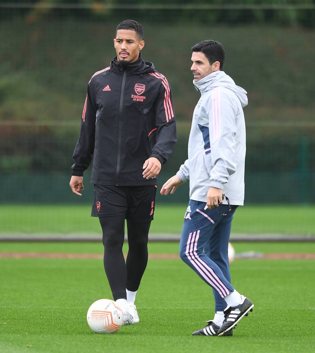 afcstuff on Twitter: "William Saliba &amp; Mikel Arteta in Arsenal training  today. #afc https://t.co/x61NI94bgW" / Twitter