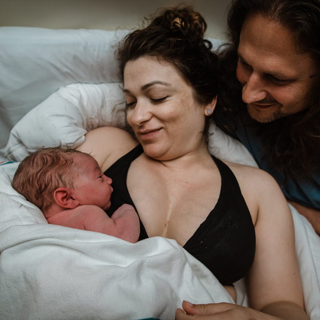 Intense Birth Photo Shows The Strain Of Mom’s Body In Labor