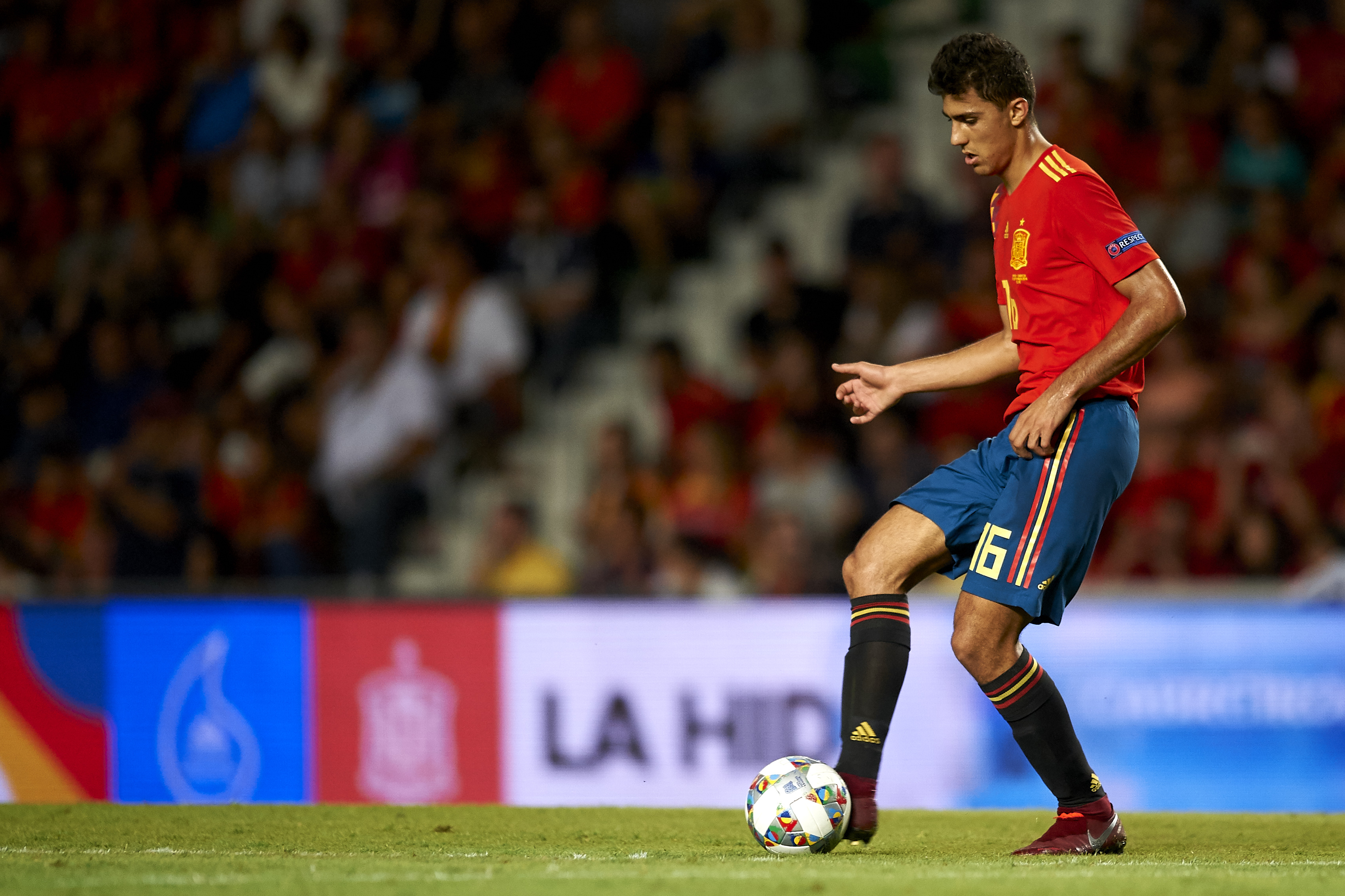 The most simple star in Man City, Rodri shuns social networks, does not wear earrings and tattoos