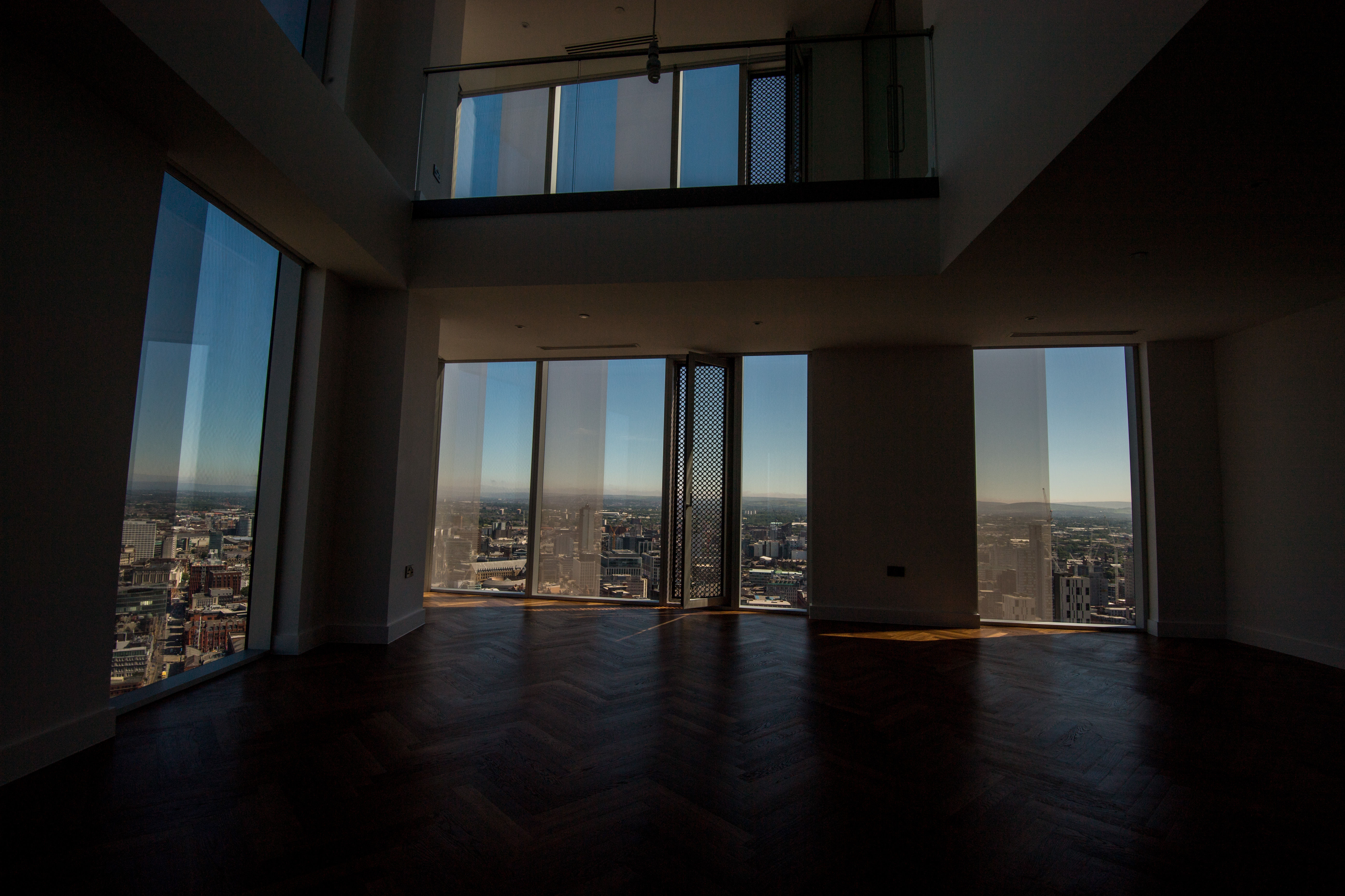 Inside Man City ace Sergio Aguero’s 45th-floor 4.000.000 pounds penthouse apartment considered ‘Manchester’s most iconic address’