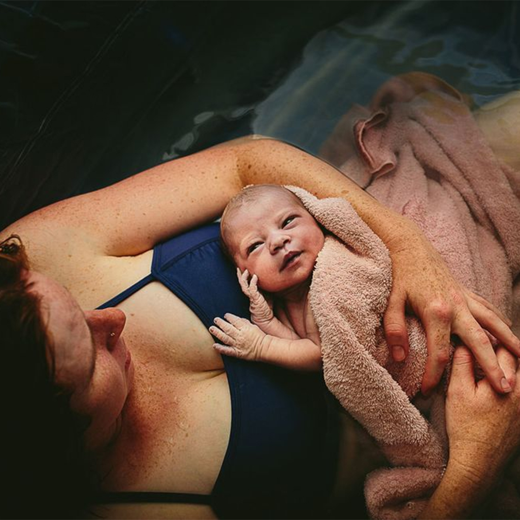 These twelve heart-wrenching photographs illustrate a real water birth.