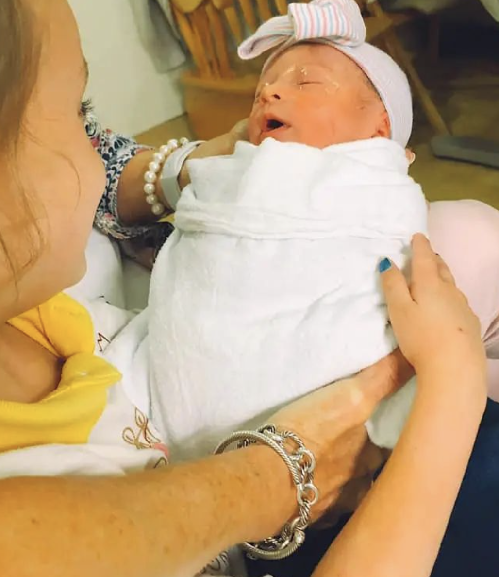 Little Girl Begins To Cry With Joy As Soon As She Sees Her Newborn Sister For The First Time In Her Mother Arms