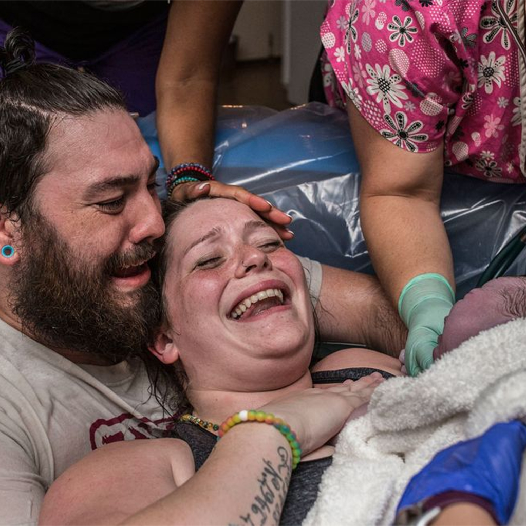 These twelve heart-wrenching photographs illustrate a real water birth.