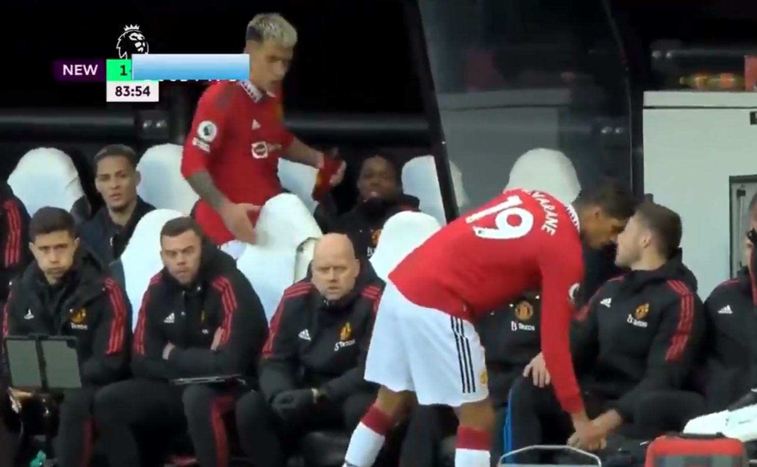 Bruno Fernandes furious, Lisandro Martinez smashes chair, Erik ten Hag criticised... a game too much drama for Man Utd