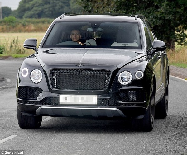 What Alexis Sanchez does with his income? He spends on pets & cars! | naijauto.com