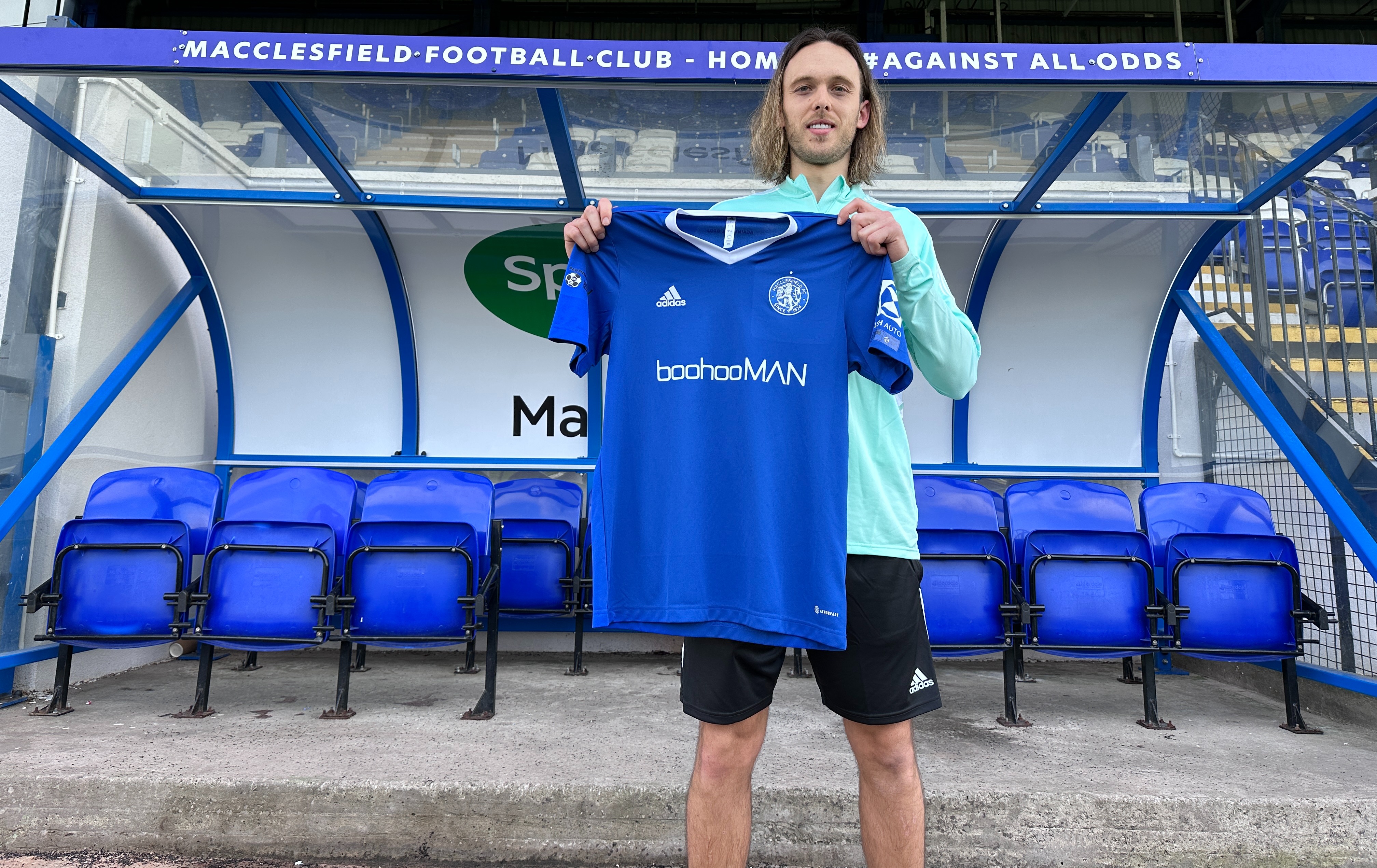 Toм Thorpe has returned to footƄall to play for Macclesfield