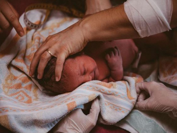 Crucial moments in the entire birth process are captured in the best photographs.