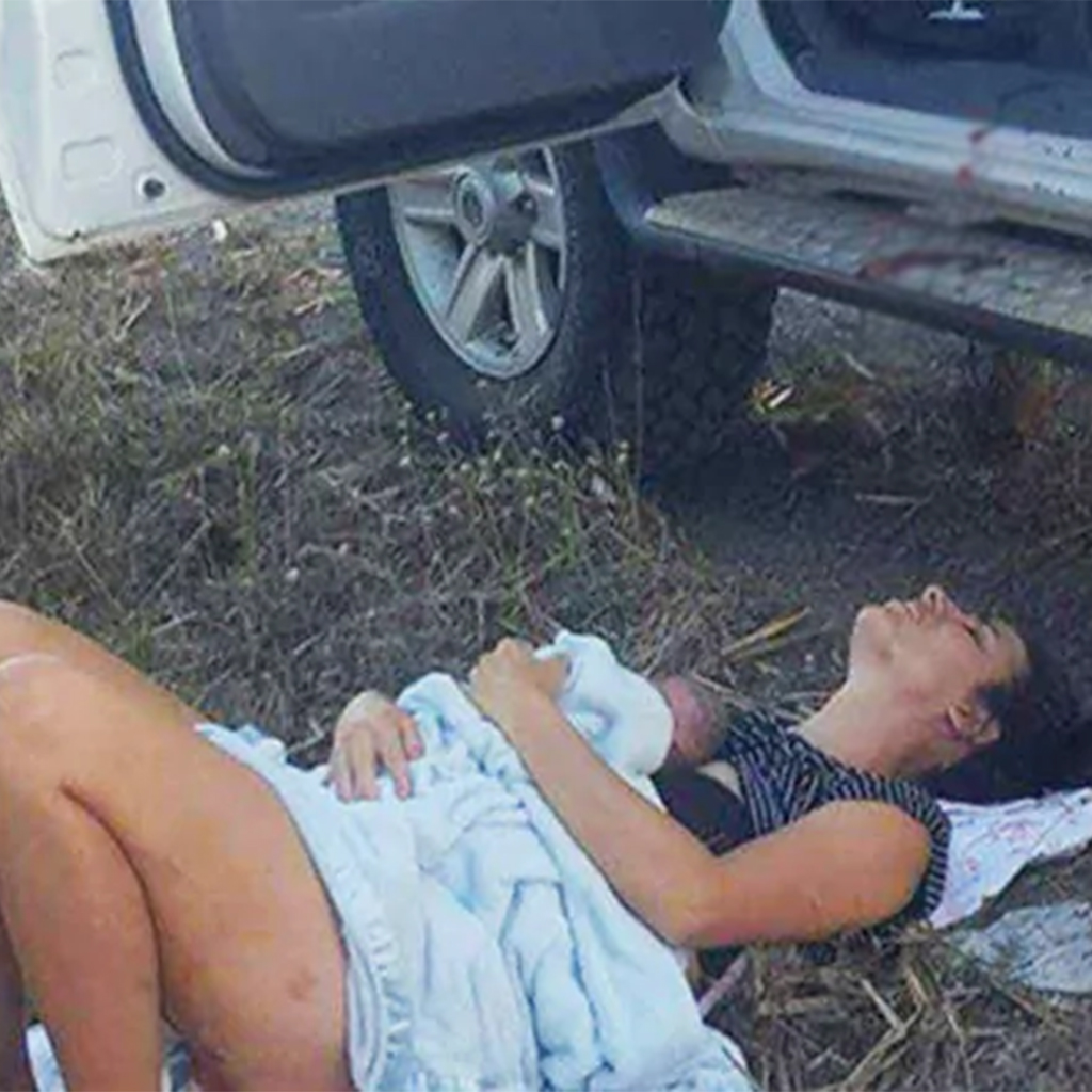 A Queensland lady gives birth to her kid on the side of the road.