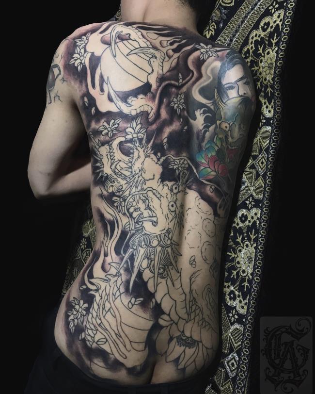 Suggestions of 50+ models of extremely tight back tattoos that cannot be missed