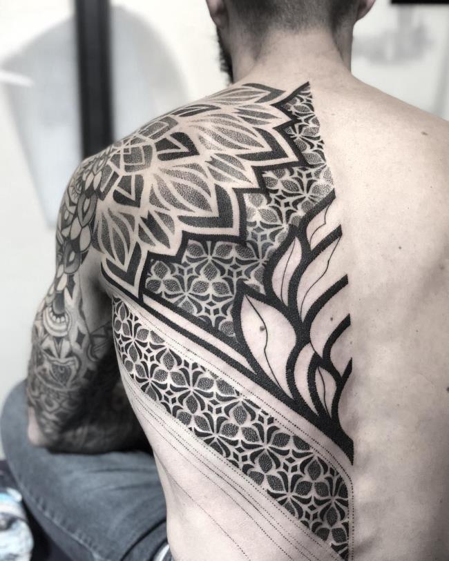 Suggestions of 50+ models of extremely tight back tattoos that cannot be missed