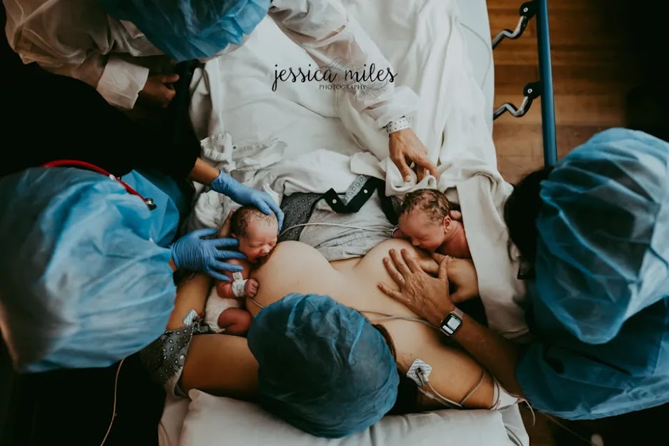 16 Amazing Birth Pictures That Demonstrate the Power And Beauty of Childbirth