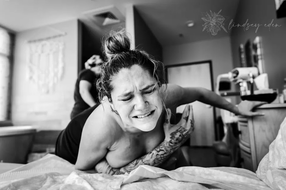 16 Amazing Birth Pictures That Demonstrate the Power And Beauty of Childbirth