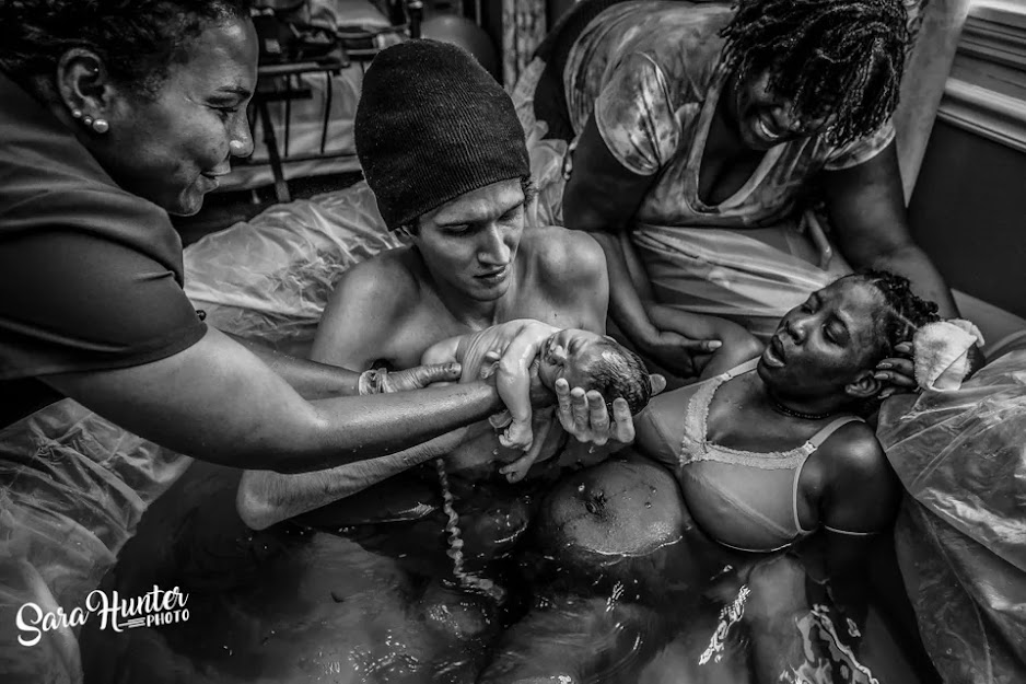 16 Amazing Birth Pictures That Demonstrate the Power And Beauty of Childbirth