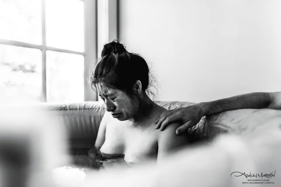 16 Amazing Birth Pictures That Demonstrate the Power And Beauty of Childbirth