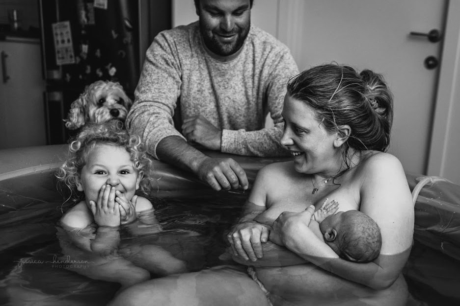 16 Amazing Birth Pictures That Demonstrate the Power And Beauty of Childbirth