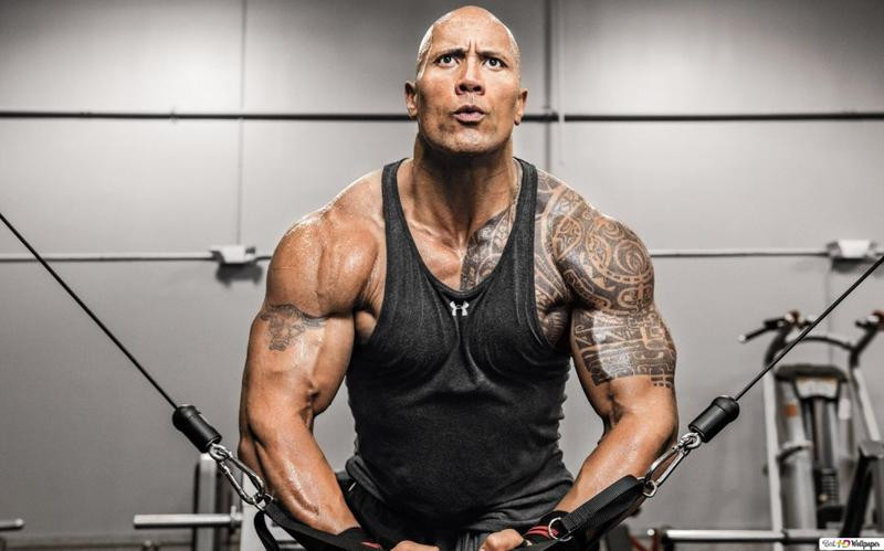 The Rock' Dwayne Johnson vừa ngủ dậy đã tập cardio