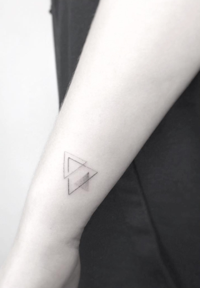 60 Tiny Tattoo Designs to Express Your Unique Personality – archeologynews.com