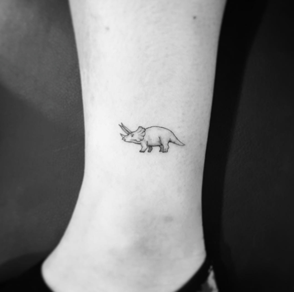 60 Tiny Tattoo Designs to Express Your Unique Personality – archeologynews.com