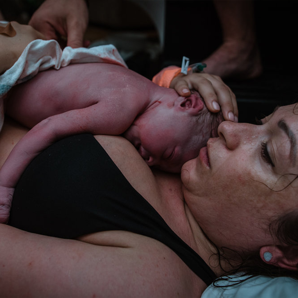 Intense Birth Photo Shows The Strain Of Mom’s Body In Labor