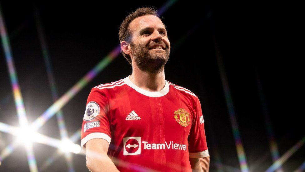 Juan Mata to form team for Manchester exhibition about 'the artists on the pitch' - BBC News