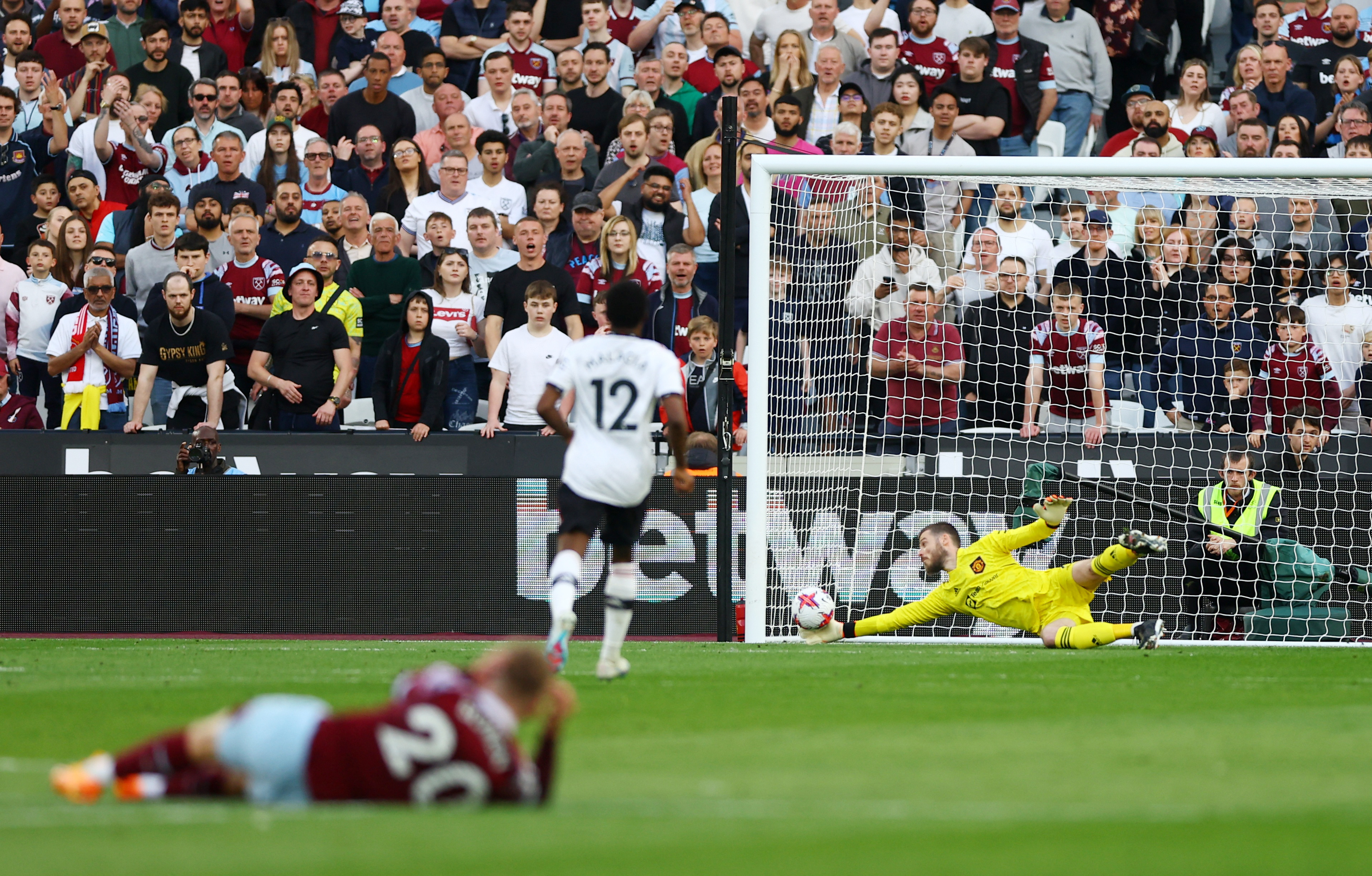 Man Utd fans convinced squad are sick of De Gea’s blunders as they spot Marcus Rashford’s damning reaction vs West Ham