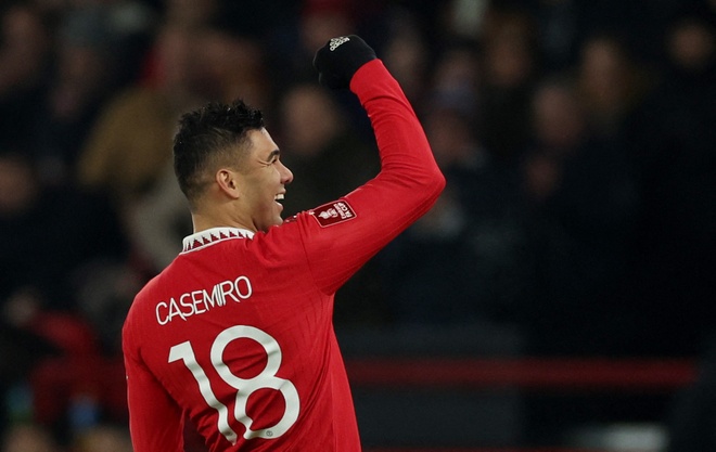 Casemiro xứng đáng hơn giá 80 triệu euro - Bóng đá Anh