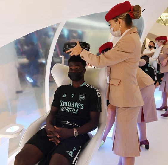 teo The sweet and seductive beauty of EmiraTes flight attendanTs attracts Bukayo Saka !g - LifeAnimal