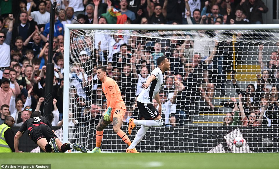 Fulham 1-2 Manchester City: Julian Alvarez propels Pep Guardiola's men to top spot | Daily Mail Online
