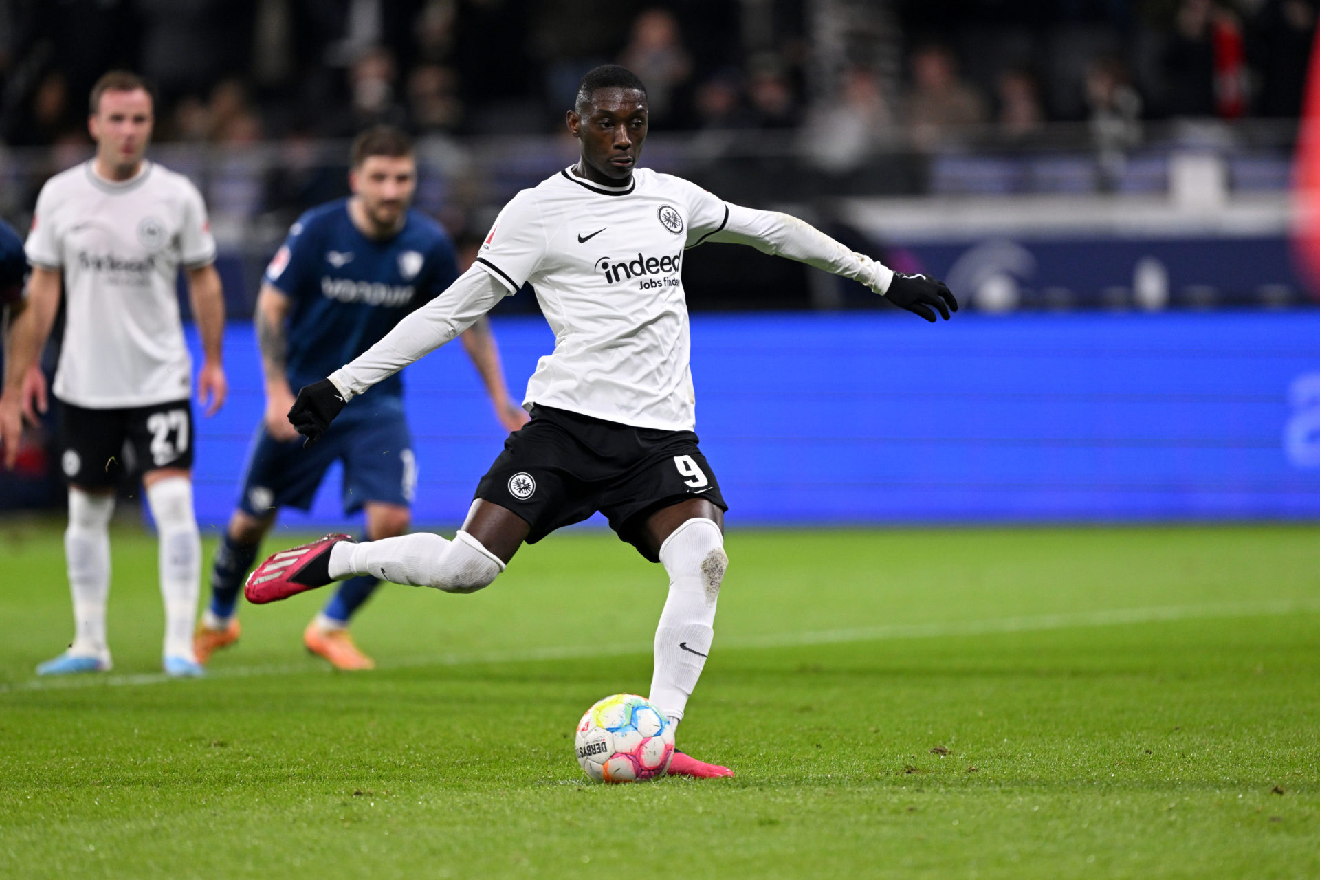 Manchester United get Kolo Muani boost as Frankfurt open talks with  replacement