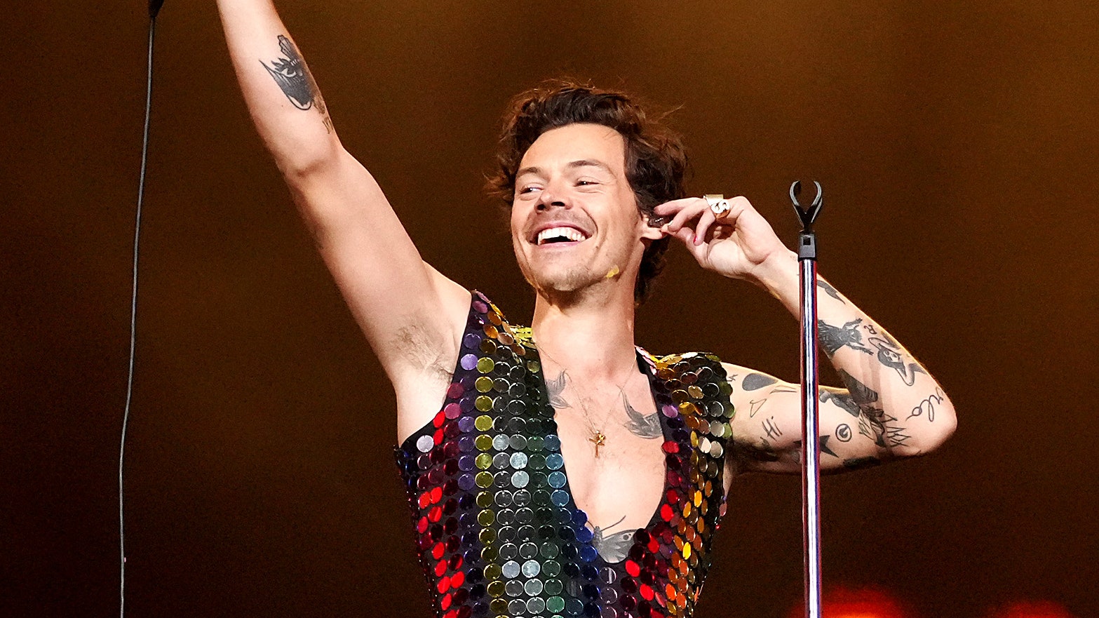 Harry Styles no solo toca sus canciones: estas son sus mejores versiones  que podrán sonar en su concierto de Madrid | GQ España