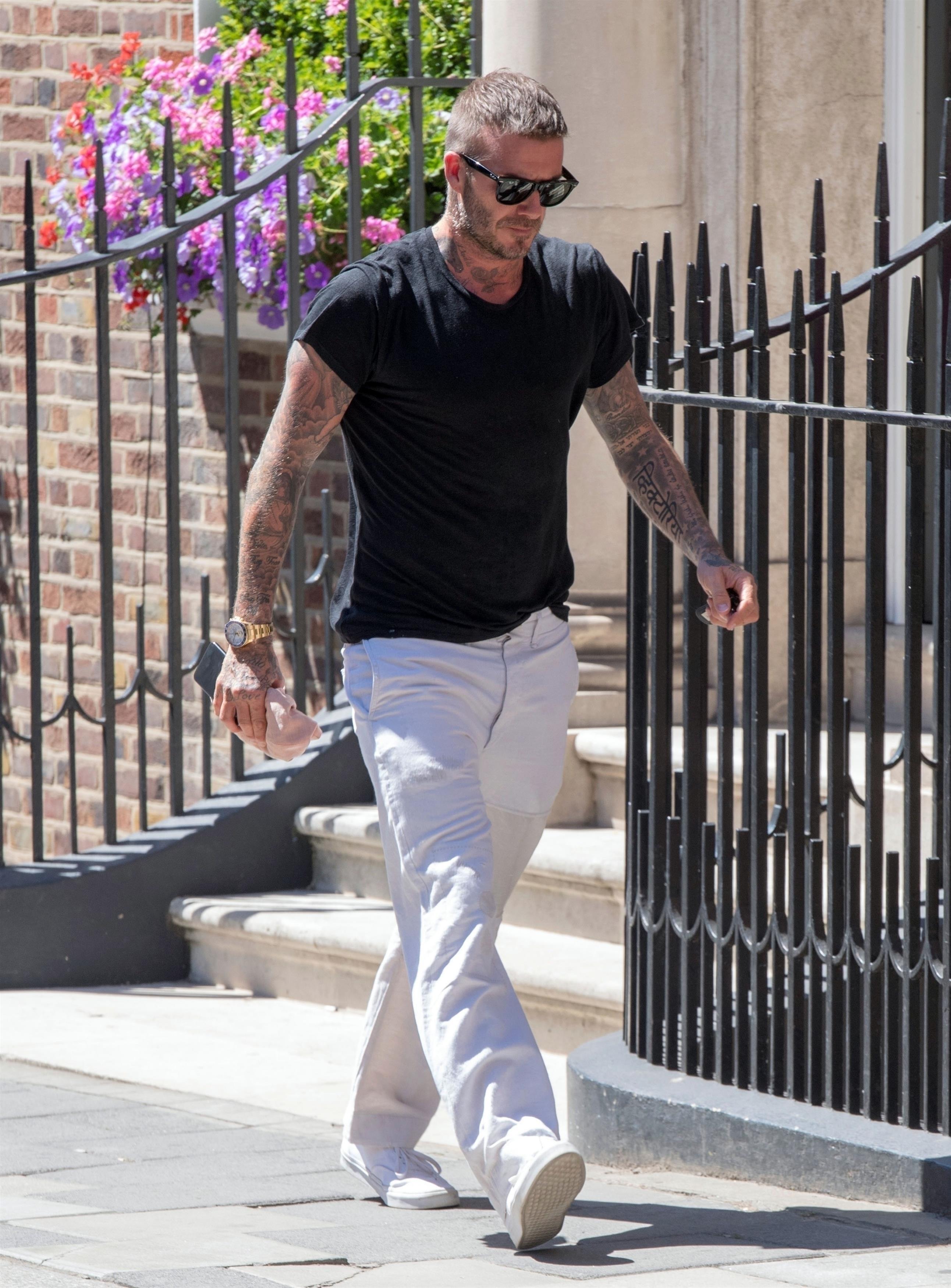  David Beckham kept cool in the UK's heatwave wearing white trousers and a thin black T-shirt