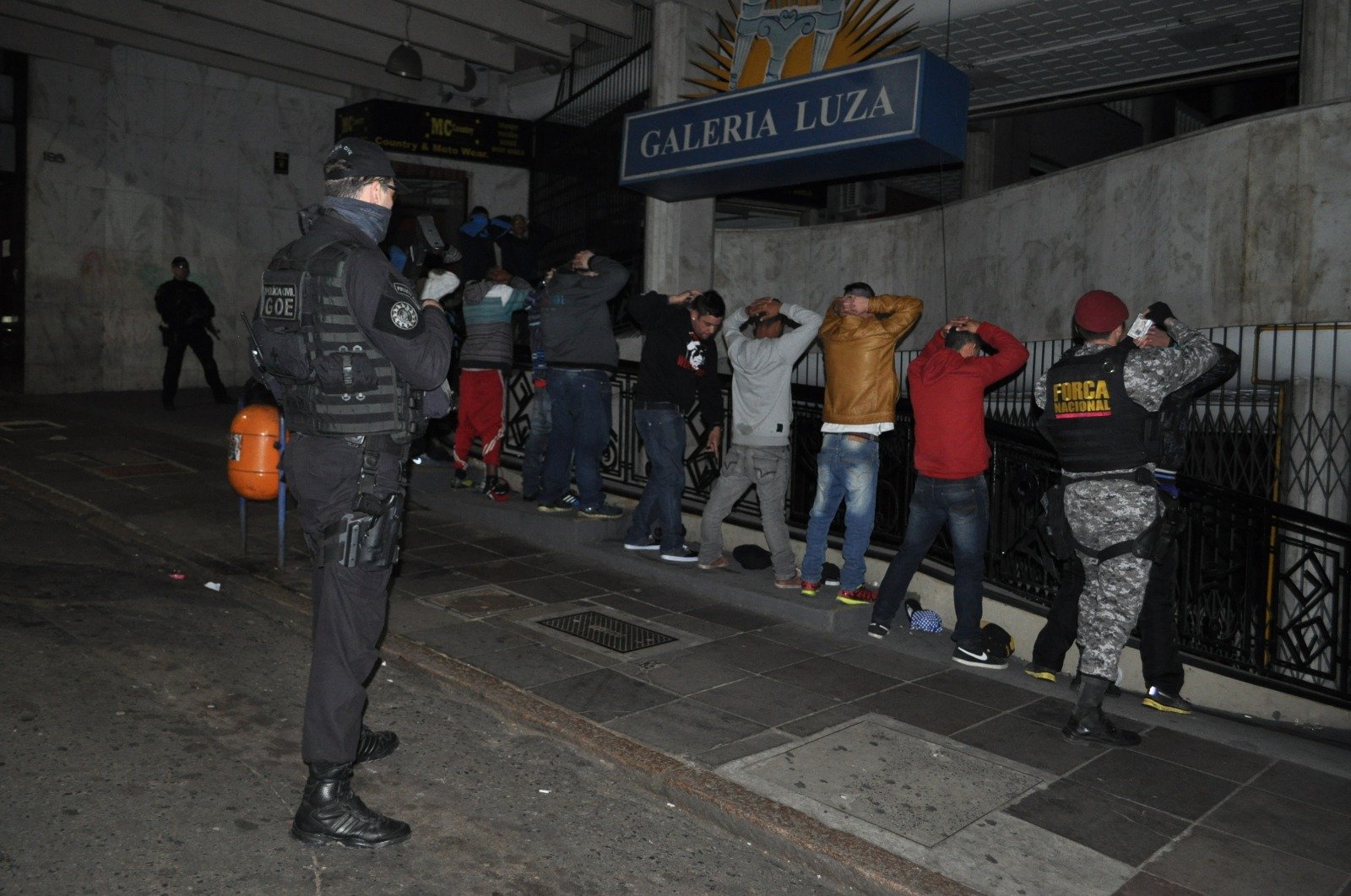 Polícia fecha duas casas noturnas e apreende 60 adolescentes na capital - Rio Grande do Sul - Jornal VS