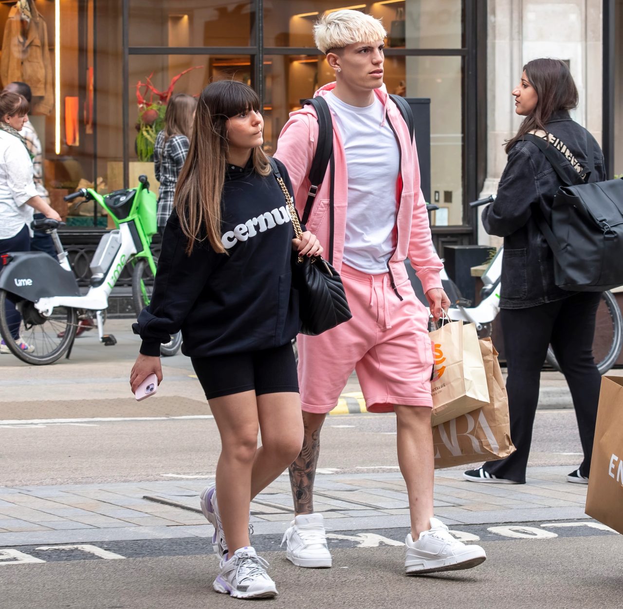 Man Utd star, Garnacho holding "weird item" while shopping with his pregnant girlfriend in pink tracksuit