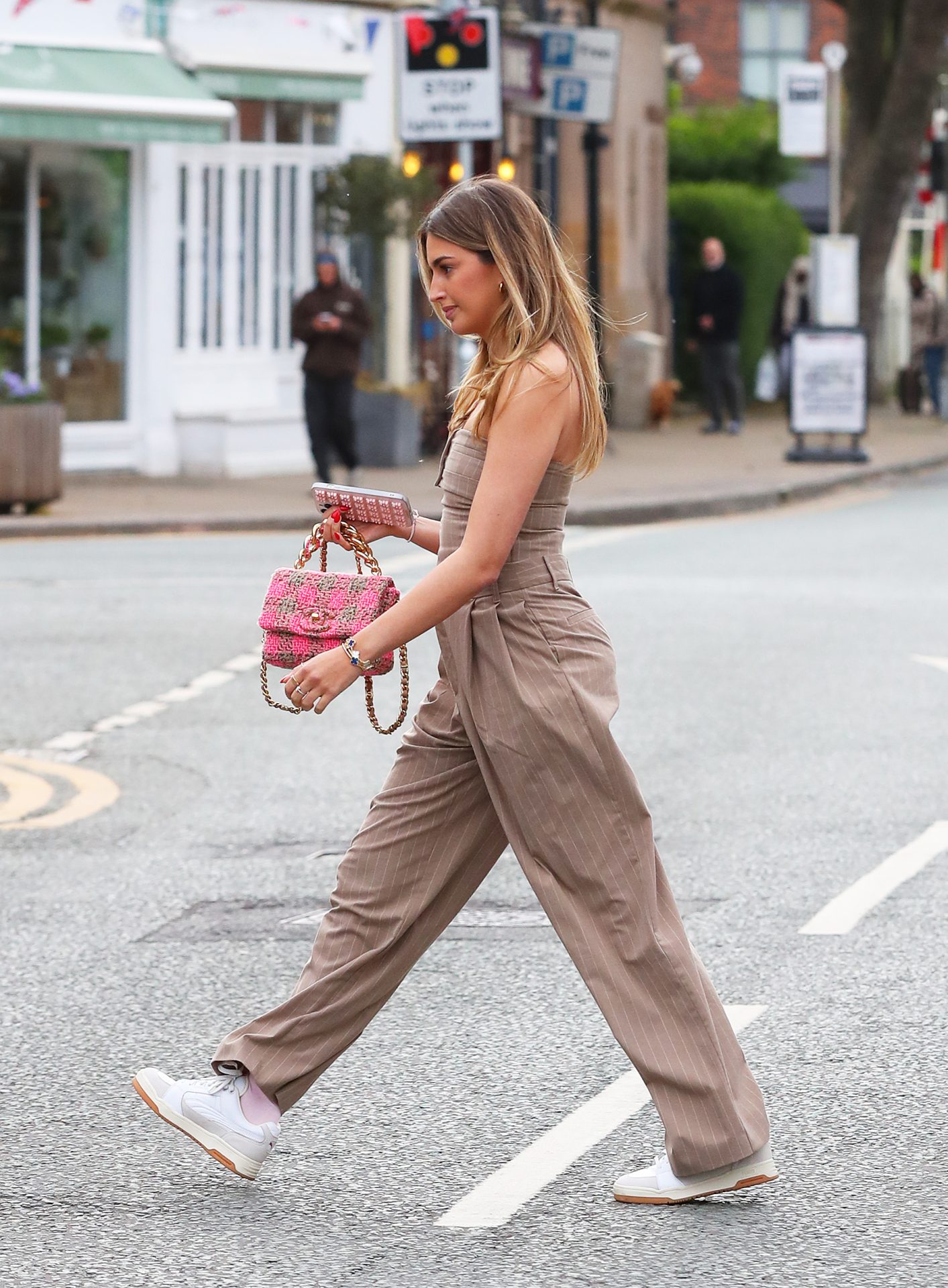 Rashford and Grealish’s Wags put Man Utd vs City rivalry behind them at lunch ahead of FA Cup final - Buzz News