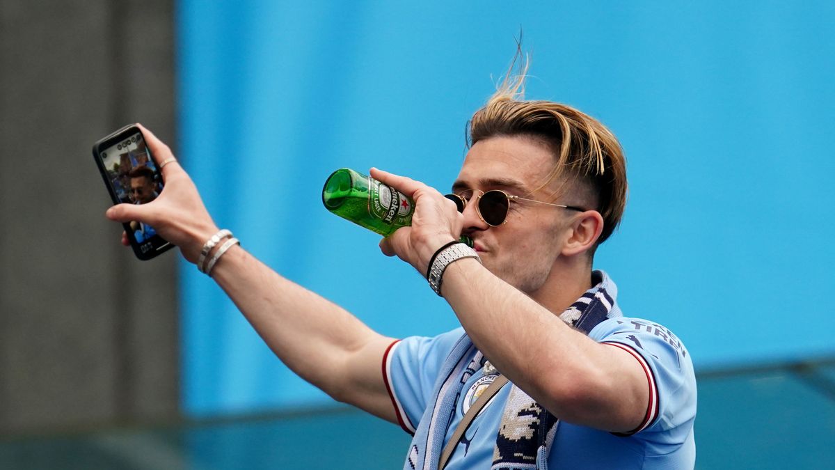 Jack Grealish steals show during Man City parade as he glugs beer and mocks teammates - Mirror Online