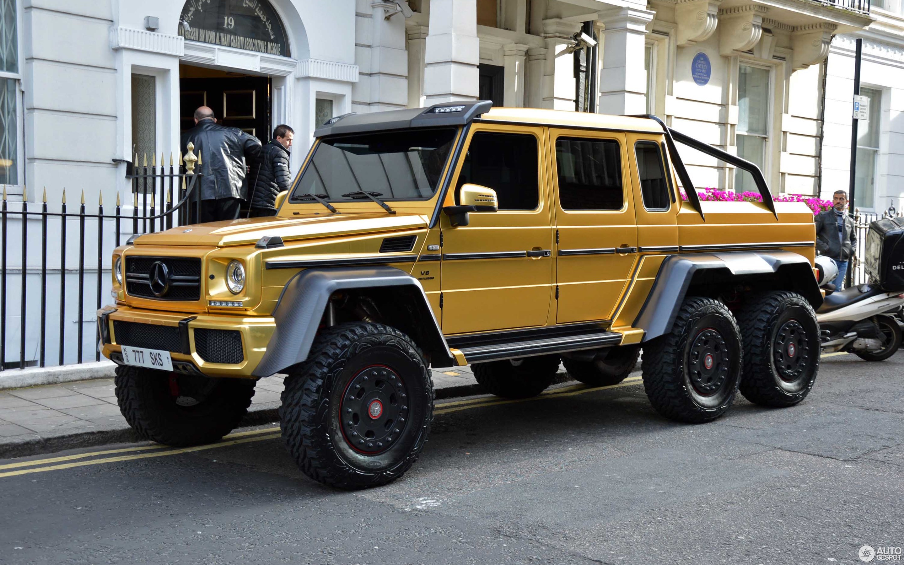 Erling Haaland Reveals His Dazzling New £3.3 Million Gold-Plated Mercedes G63 6x6, Leaving Viewers Astonished - chase-sports.com