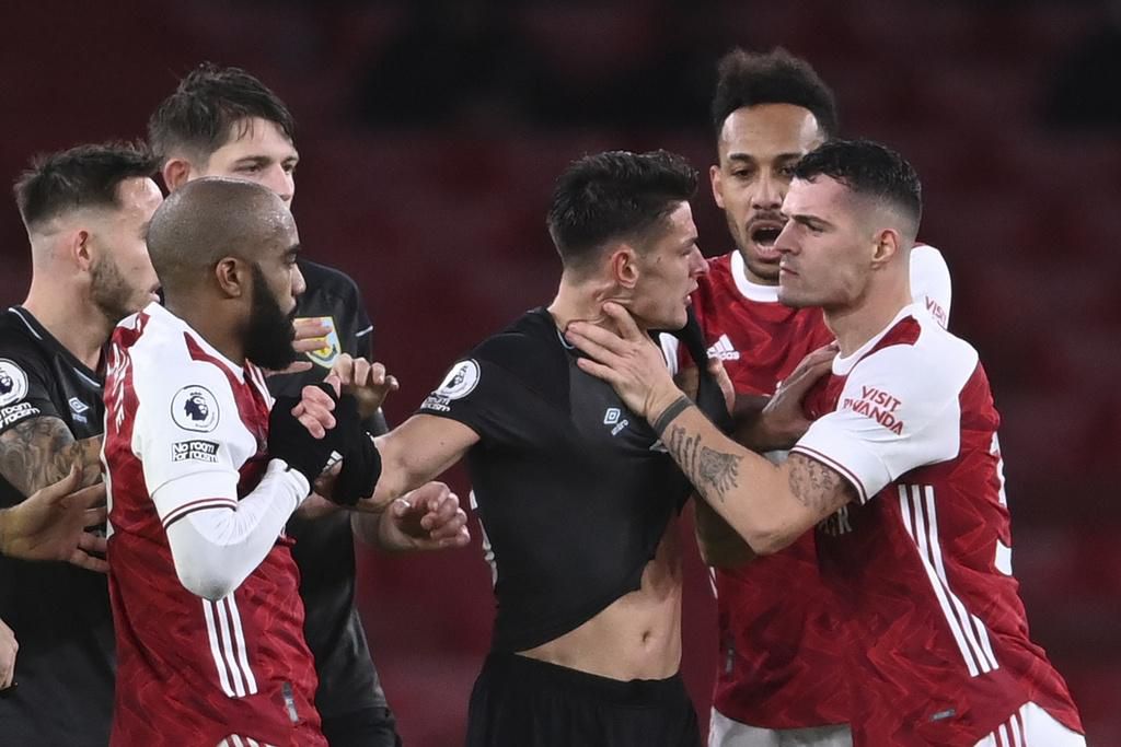 Football: Expulsé, Xhaka provoque la défaite d'Arsenal - Le Matin