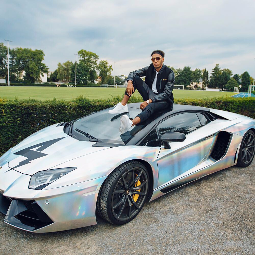  Aubameyang once tried to sell this Lamborghini complete with a signature design and metallic finish