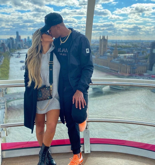 Arsenal's Gabriel Magalhaes' model girlfriend turns heads with her beauty - Buzz News